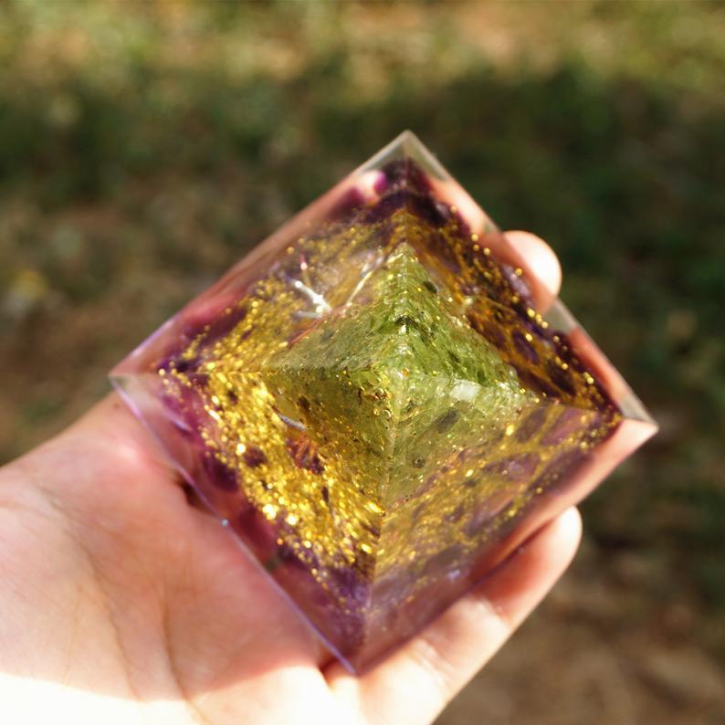 Natural Crystal, Crushed Stone, White Crystal, Mood Improving, Healing Resin, Dropping Glue, Pyramid Handicraft Ornaments