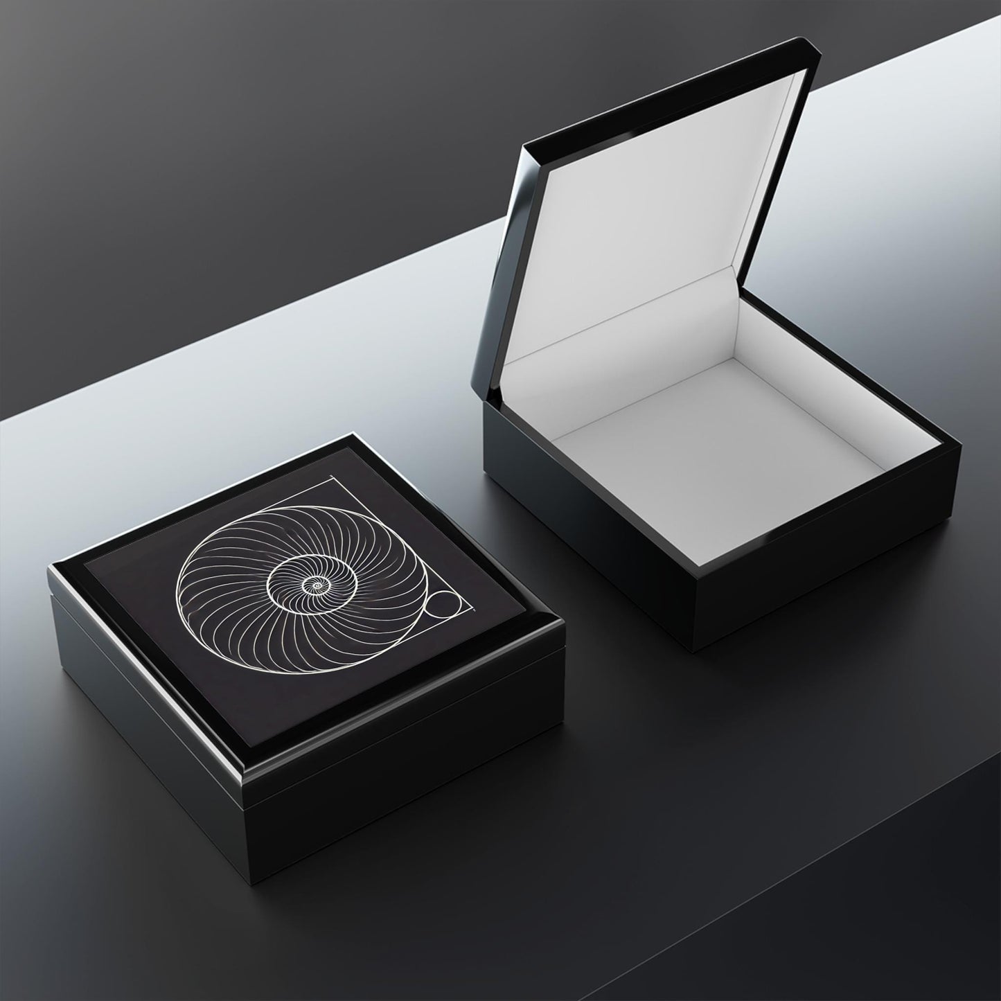 Elegant Rubberwood Jewelry Box: Felt-Lined Decorative Storage