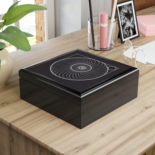 Elegant Rubberwood Jewelry Box: Felt-Lined Decorative Storage